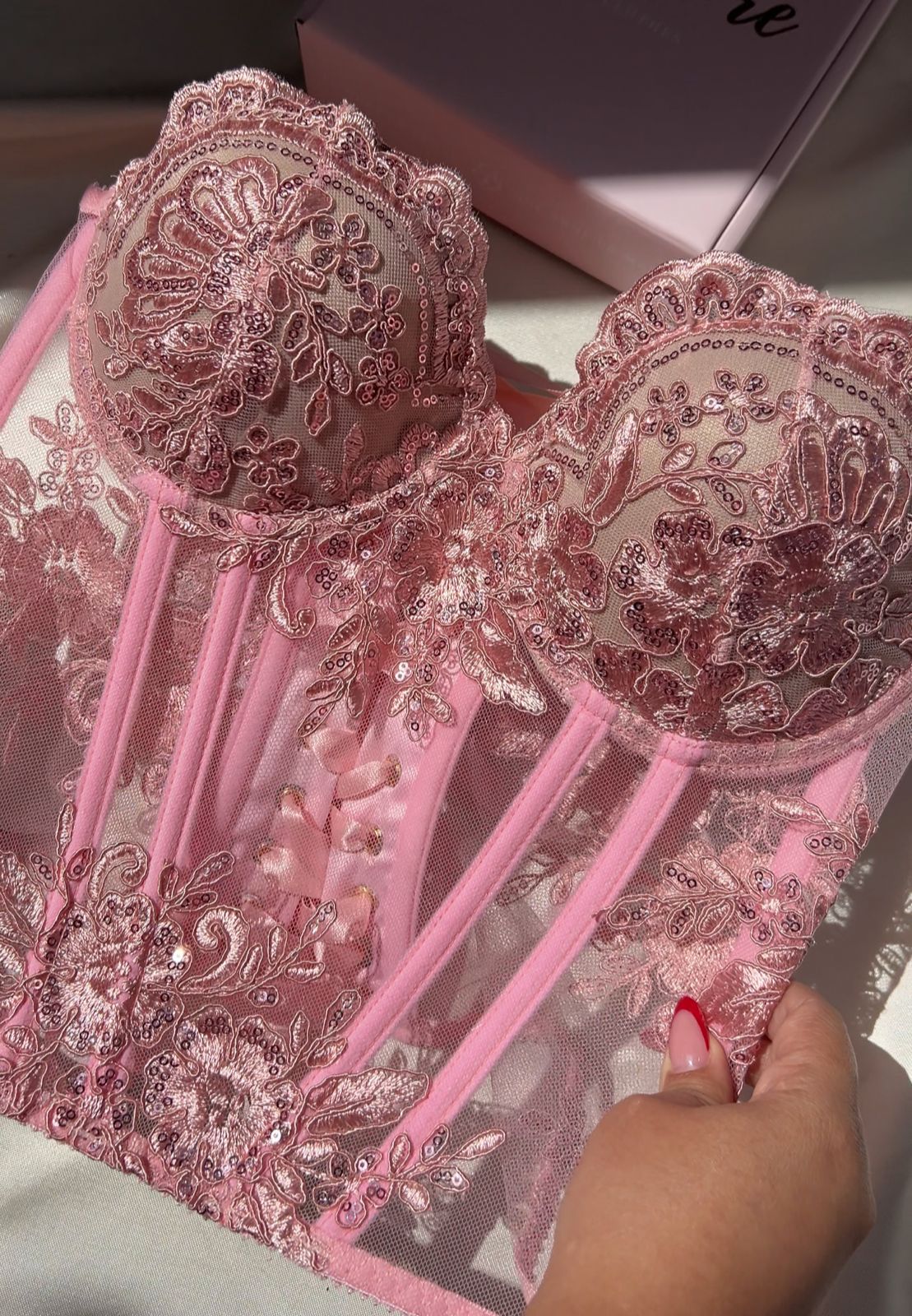ROSÉ CORSET