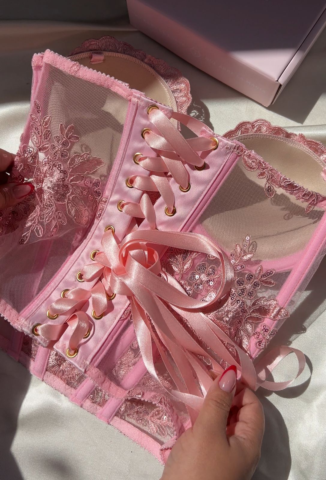 ROSÉ CORSET